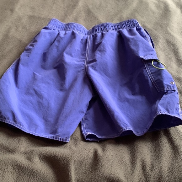 Men’s Newport Blue swim trunks.  Blue with green accents.  Size Large. - Picture 5 of 6